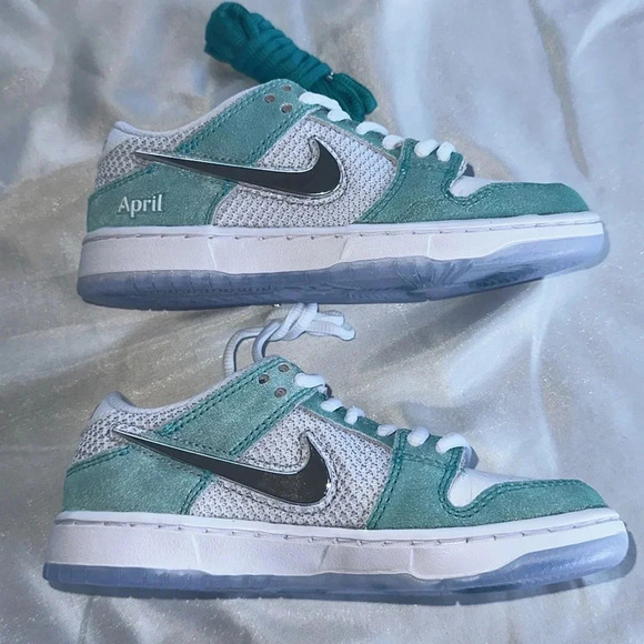 Nike SB Dunk low pro “april” size 12 childrens NIB - Picture 1 of 10